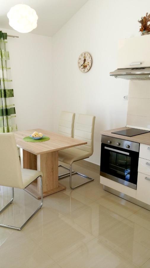 Apartments With Sea View Стоморска Экстерьер фото